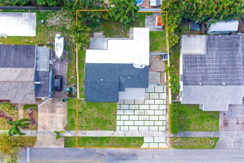 House in Hialeah, Florida 4 bedrooms, 158.4 sq.m. № 2062490 - photo 27