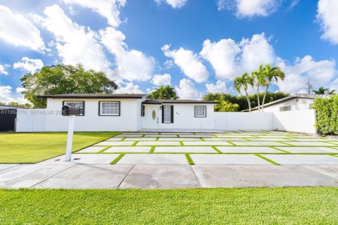 House in Hialeah, Florida 4 bedrooms, 158.4 sq.m. № 2062490 - photo 23