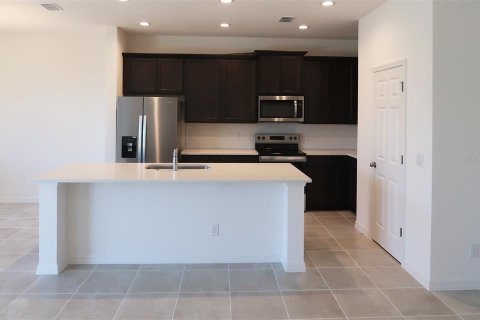 Casa en venta en Eustis, Florida, 4 dormitorios, 172.52 m2 № 1569774 - foto 4