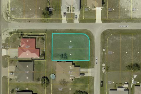 Land in Cape Coral, Florida № 1730494 - photo 1