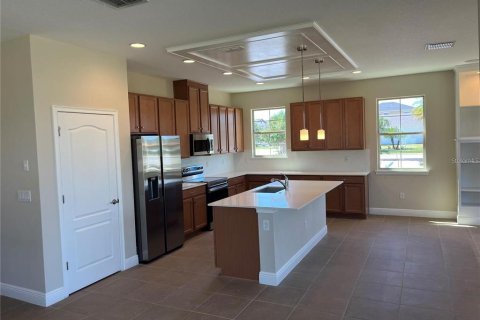 House in Saint Cloud, Florida 4 bedrooms, 219.34 sq.m. № 2134017 - photo 3