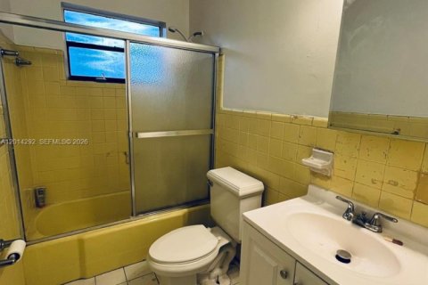 Villa ou maison à louer à Miami, Floride: 3 chambres, 152.82 m2 № 2076407 - photo 12
