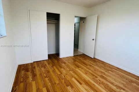 Villa ou maison à louer à Miami, Floride: 3 chambres, 152.82 m2 № 2076407 - photo 7