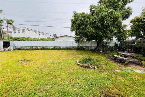 Villa ou maison à louer à Miami, Floride: 3 chambres, 152.82 m2 № 2076407 - photo 15