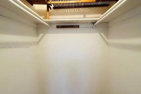 Villa ou maison à louer à Miami, Floride: 3 chambres, 152.82 m2 № 2076407 - photo 10