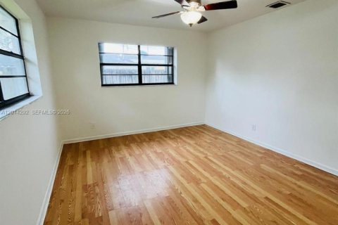 Villa ou maison à louer à Miami, Floride: 3 chambres, 152.82 m2 № 2076407 - photo 14