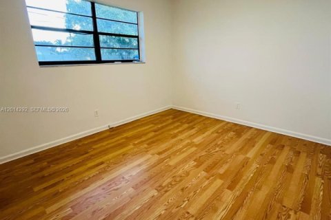Villa ou maison à louer à Miami, Floride: 3 chambres, 152.82 m2 № 2076407 - photo 8