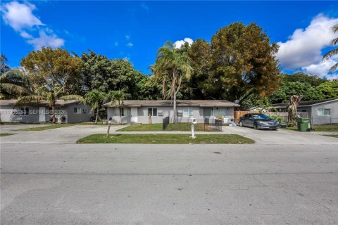 Commercial property in Homestead, Florida 145.48 sq.m. № 2009871