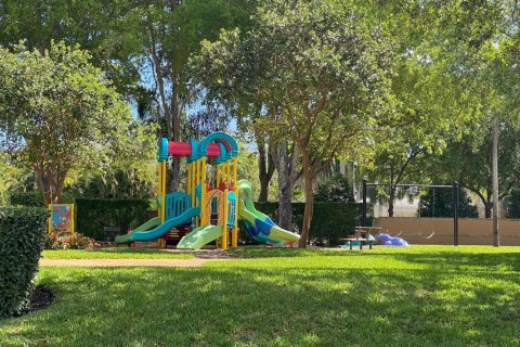 House in Boca Raton, Florida 5 bedrooms, 299.15 sq.m. № 1188696 - photo 1