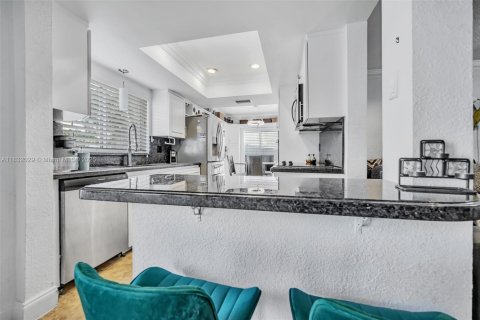 House in Hollywood, Florida 5 bedrooms, 212.1 sq.m. № 1809869 - photo 10