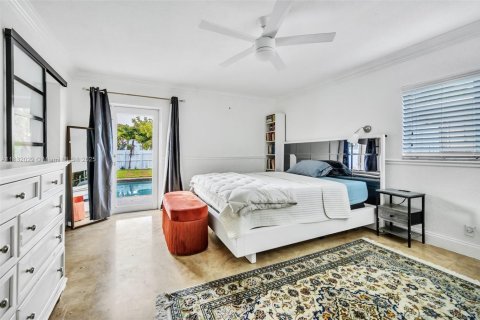 House in Hollywood, Florida 5 bedrooms, 212.1 sq.m. № 1809869 - photo 19