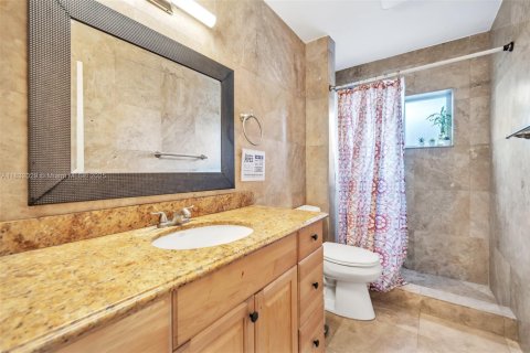 House in Hollywood, Florida 5 bedrooms, 212.1 sq.m. № 1809869 - photo 18