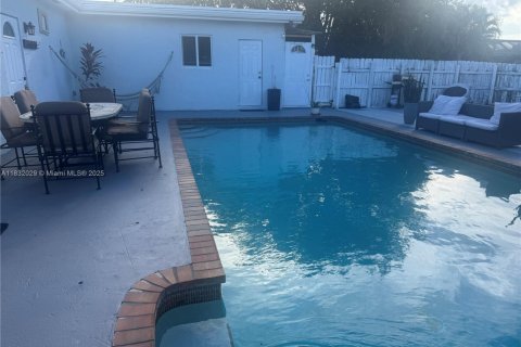 House in Hollywood, Florida 5 bedrooms, 212.1 sq.m. № 1809869 - photo 4