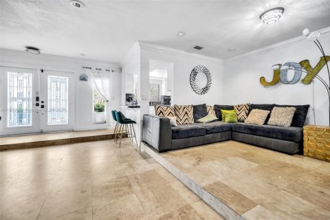House in Hollywood, Florida 5 bedrooms, 212.1 sq.m. № 1809869 - photo 8