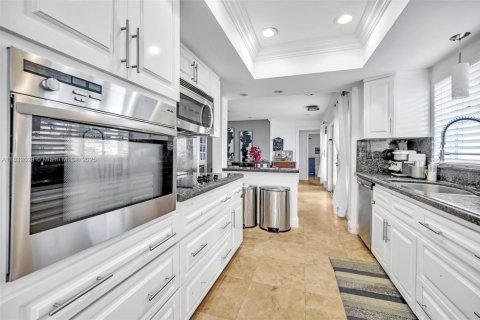 House in Hollywood, Florida 5 bedrooms, 212.1 sq.m. № 1809869 - photo 15