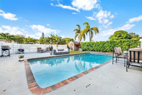 House in Hollywood, Florida 5 bedrooms, 212.1 sq.m. № 1809869 - photo 30
