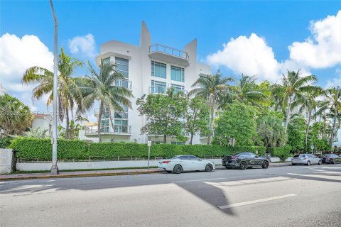 Condo à Miami Beach, Floride, 2 chambres  № 2257781