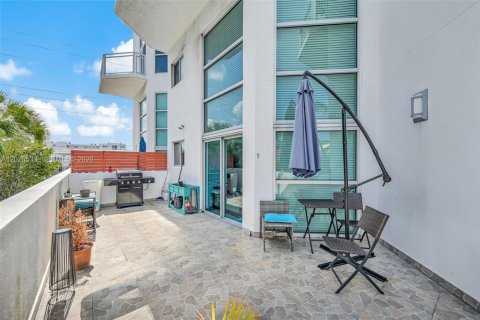 Copropriété à louer à Miami Beach, Floride: 2 chambres, 132.29 m2 № 2257781 - photo 29