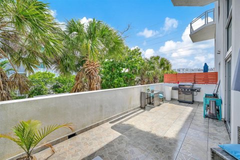 Copropriété à louer à Miami Beach, Floride: 2 chambres, 132.29 m2 № 2257781 - photo 30