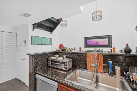 Copropriété à louer à Miami Beach, Floride: 2 chambres, 132.29 m2 № 2257781 - photo 13