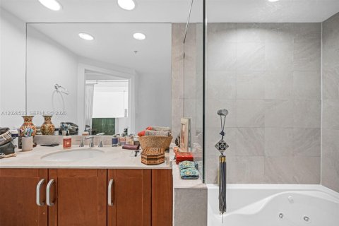 Copropriété à louer à Miami Beach, Floride: 2 chambres, 132.29 m2 № 2257781 - photo 28