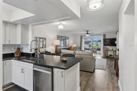 Copropriété à vendre à New Port Richey, Floride: 2 chambres, 88.81 m2 № 2227170 - photo 3