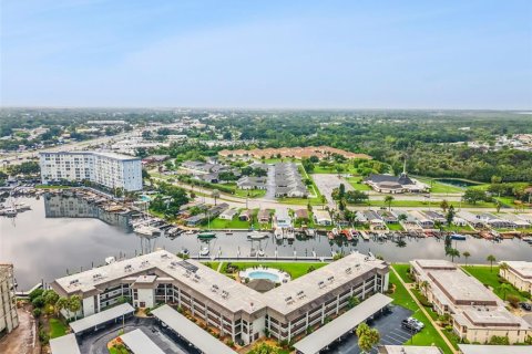 Condo in New Port Richey, Florida, 2 bedrooms  № 2227170