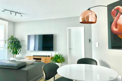 Condominio en alquiler en Miami, Florida, 2 dormitorios, 86.86 m2 № 2029924 - foto 7