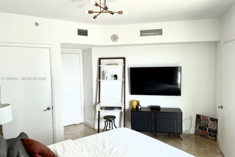 Condominio en alquiler en Miami, Florida, 2 dormitorios, 86.86 m2 № 2029924 - foto 10