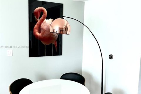 Condominio en alquiler en Miami, Florida, 2 dormitorios, 86.86 m2 № 2029924 - foto 9