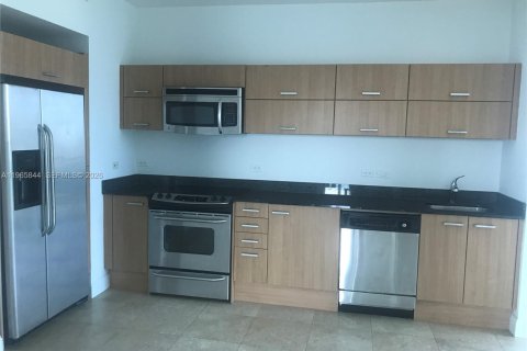 Condominio en alquiler en Miami, Florida, 2 dormitorios, 86.86 m2 № 2029924 - foto 5