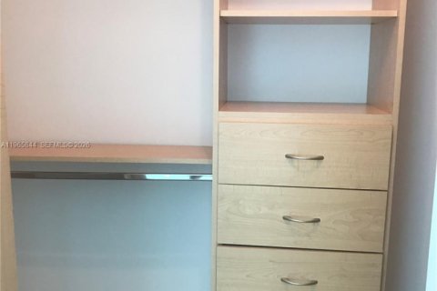 Condominio en alquiler en Miami, Florida, 2 dormitorios, 86.86 m2 № 2029924 - foto 16