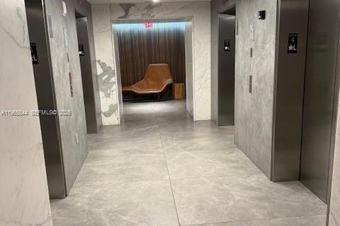 Condominio en alquiler en Miami, Florida, 2 dormitorios, 86.86 m2 № 2029924 - foto 28