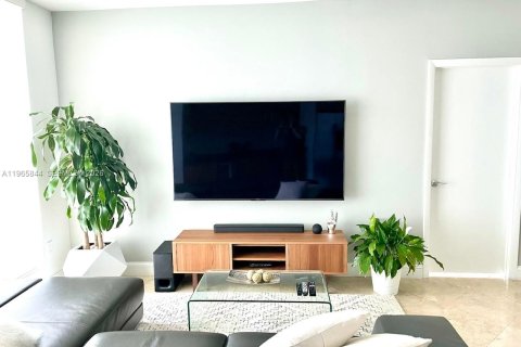 Condominio en alquiler en Miami, Florida, 2 dormitorios, 86.86 m2 № 2029924 - foto 8