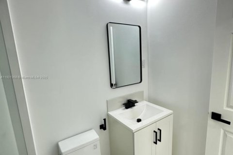 House in Miami, Florida 3 bedrooms, 160.16 sq.m. № 1975445 - photo 19