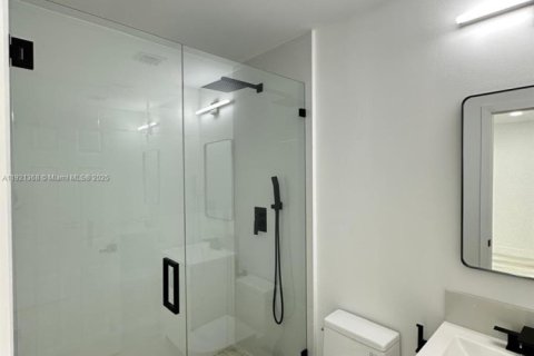 House in Miami, Florida 3 bedrooms, 160.16 sq.m. № 1975445 - photo 23