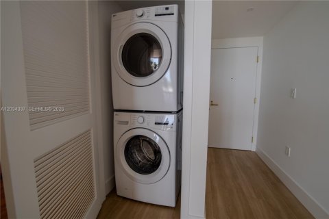 Condominio en alquiler en Miami, Florida, 42.92 m2 № 2337910 - foto 14