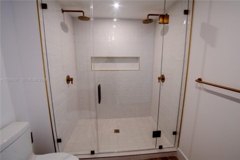 Condominio en alquiler en Miami, Florida, 42.92 m2 № 2337910 - foto 4