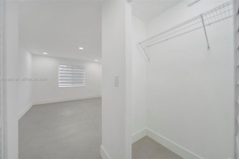 Снять в аренду кондоминиум в Майами, Флорида 2 спальни, 83.61м2, № 2060435 - фото 15