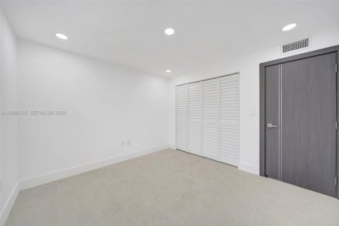 Снять в аренду кондоминиум в Майами, Флорида 2 спальни, 83.61м2, № 2060435 - фото 16