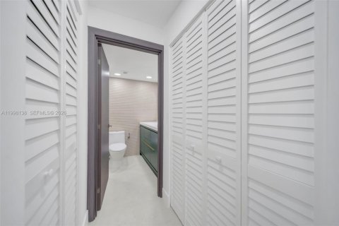 Снять в аренду кондоминиум в Майами, Флорида 2 спальни, 83.61м2, № 2060435 - фото 10