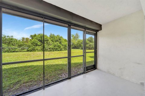 Снять в аренду кондоминиум в Майами, Флорида 2 спальни, 83.61м2, № 2060435 - фото 17