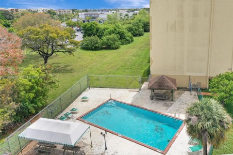 Снять в аренду кондоминиум в Майами, Флорида 2 спальни, 83.61м2, № 2060435 - фото 22