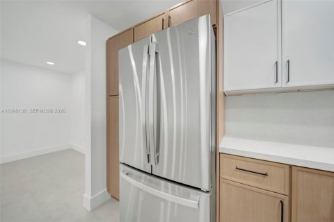 Снять в аренду кондоминиум в Майами, Флорида 2 спальни, 83.61м2, № 2060435 - фото 5