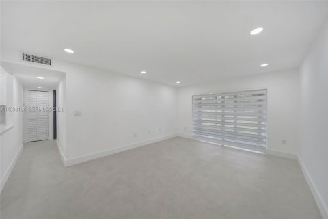 Снять в аренду кондоминиум в Майами, Флорида 2 спальни, 83.61м2, № 2060435 - фото 7