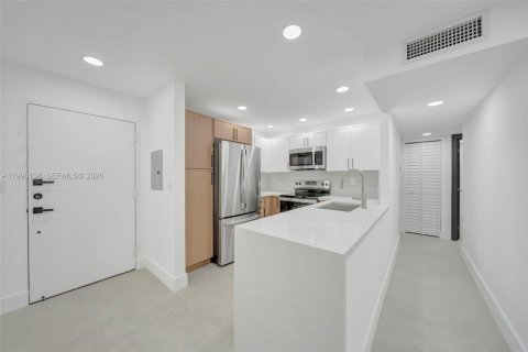 Кондоминиум с 2 спальнями в Майами, Флорида № 2060435