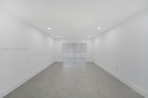 Снять в аренду кондоминиум в Майами, Флорида 2 спальни, 83.61м2, № 2060435 - фото 6