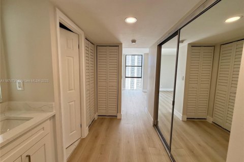 Condominio en venta en Aventura, Florida, 2 dormitorios, 121.98 m2 № 1981704 - foto 11