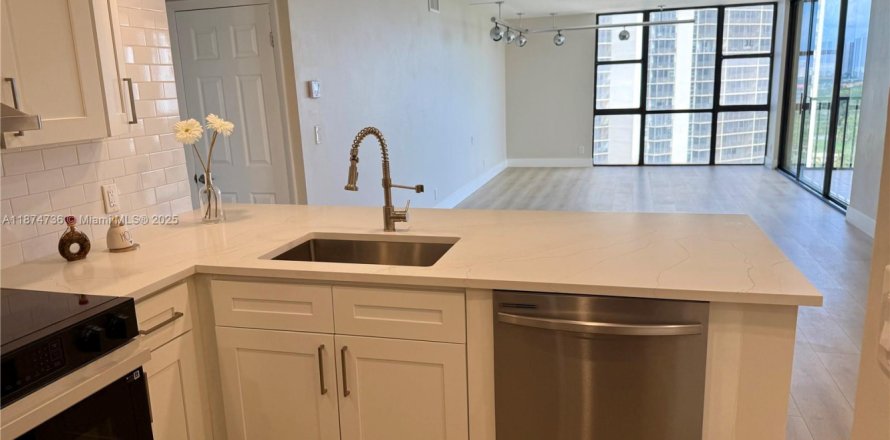 Condominio en Aventura, Florida, 2 dormitorios  № 1981704