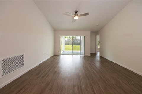 Casa en venta en Palm Coast, Florida, 4 dormitorios, 153.47 m2 № 2236784 - foto 13